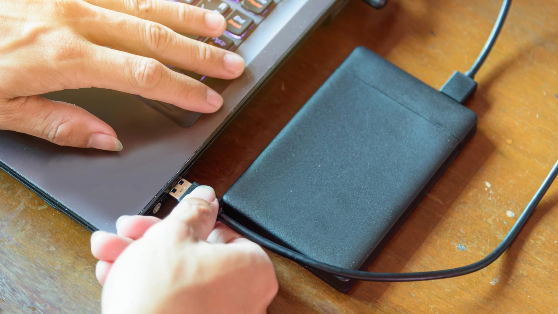 Pourquoi les disques durs cliquent et quand cela devient un problème